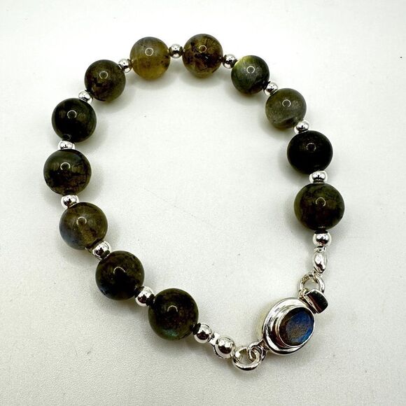 Jewelry - NWOT Stunning 10mm Labradorite and 925 accent beaded bracelet w/ faceted clasp!